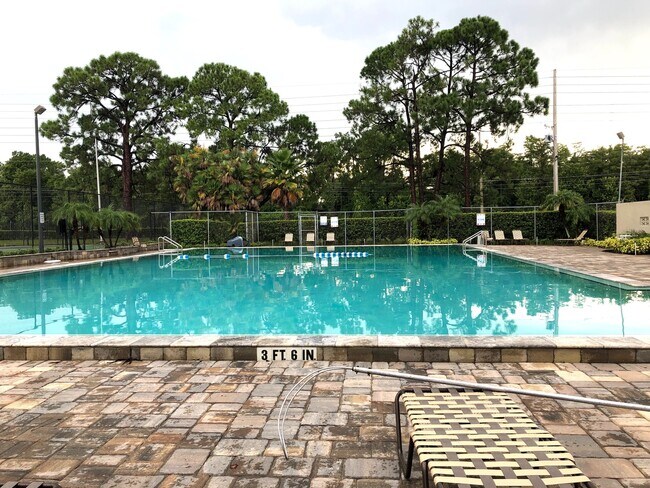 Building Photo - First Floor Condo at Pine Shadows Condomin...