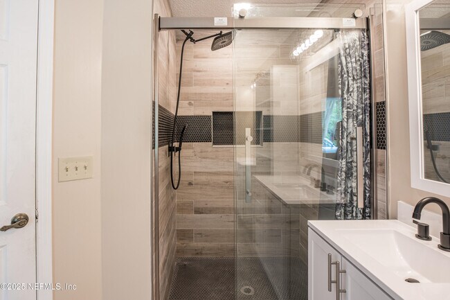 Building Photo - 2081 Magnus Ln