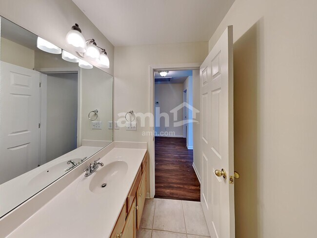 Building Photo - 420 Laurel Hills Dr