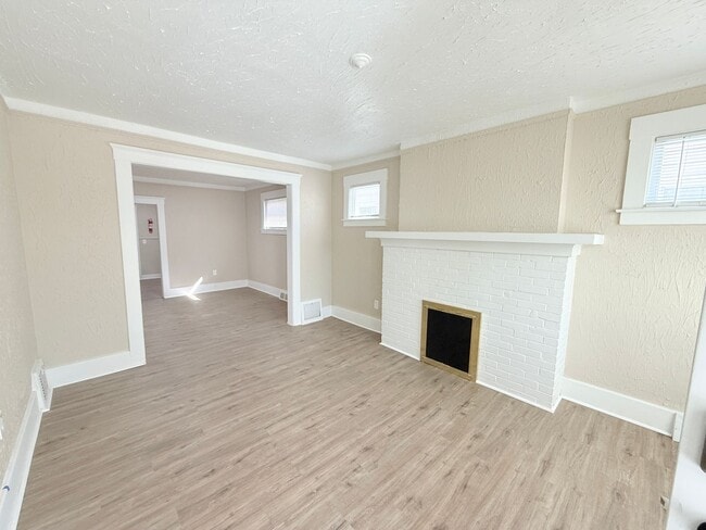 Building Photo - This beautifully updated 3-bedroom, 1-bath single-family home is ready for move-in!