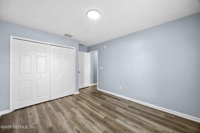 Building Photo - 8047 Beaver Creek Dr