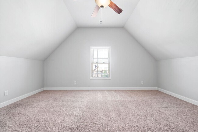 Building Photo - Three Bedroom with Bonus on Exit 8!