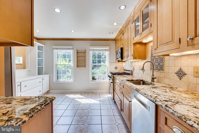 Building Photo - 6867 Williamsburg Pond Ct