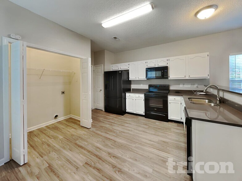 Building Photo - 3803 Riverside Ct