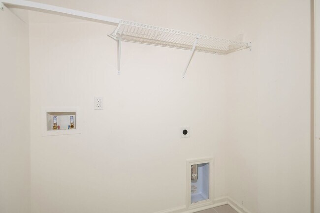 Building Photo - 438 Trotters Ln