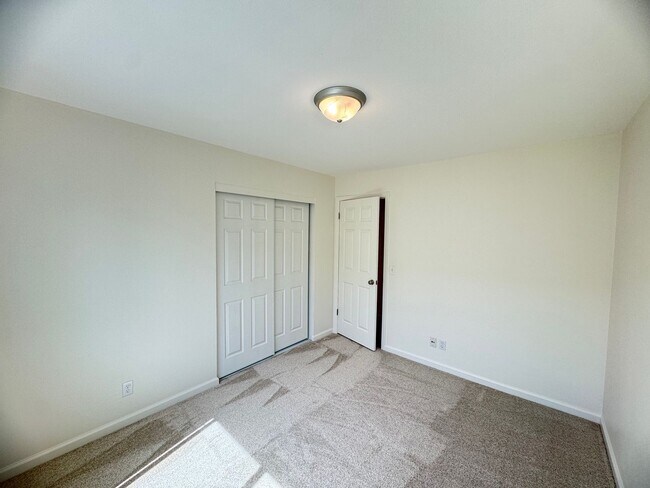 Building Photo - Beautifully Remodeled 3-Bedroom, 2-Bathroom home waiting for you !