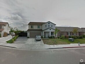Building Photo - 5 Bedroom / 2.5 Bathroom for rent $2,995