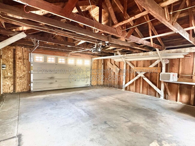 Building Photo - 912 N C St