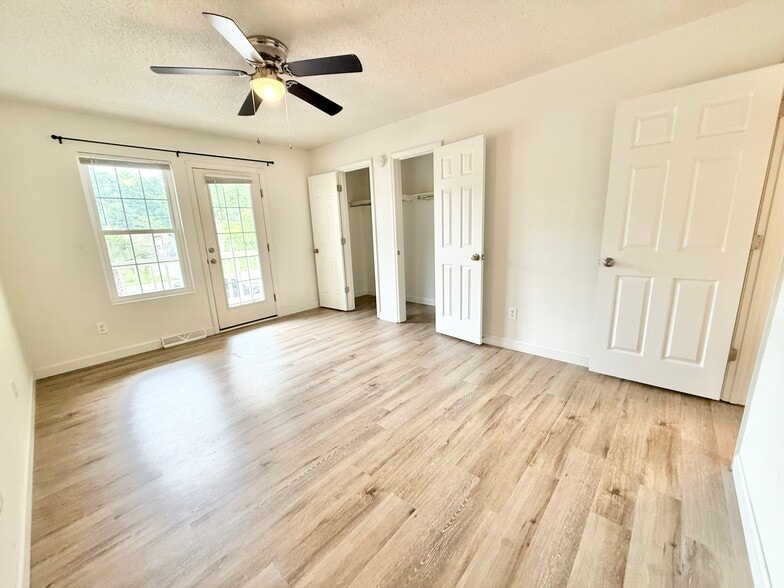 Upper Primary Bedroom - 274 Fleming Rd