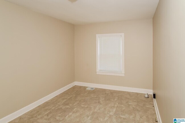 Building Photo - 1548 53rd St Ens