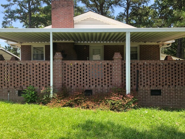 Building Photo - 3 Bedroom 1,5 Bathroom Chester SC  No Wate...