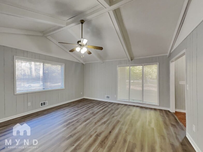 Building Photo - 33 Pinewood Terrace