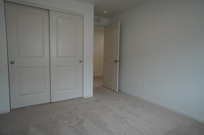 Building Photo - 1402 Hayhook St
