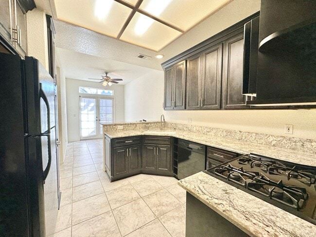 Building Photo - Beautiful Upstairs Condo Unit in the Priva...