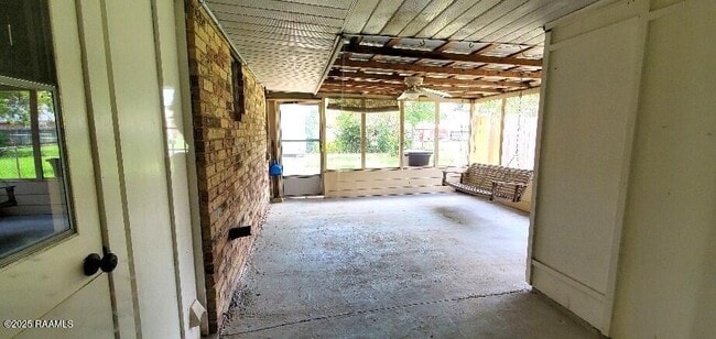 Building Photo - 116 Sorority Dr