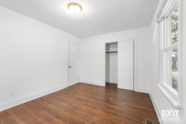 Building Photo - Welcome to your 2 bedroom, 1 bath home in South Hill!