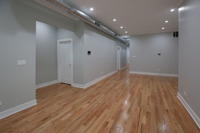 Building Photo - 3234 W Fulton Blvd