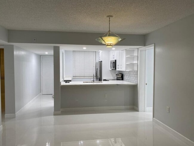 Building Photo - 1520 Whitehall Dr