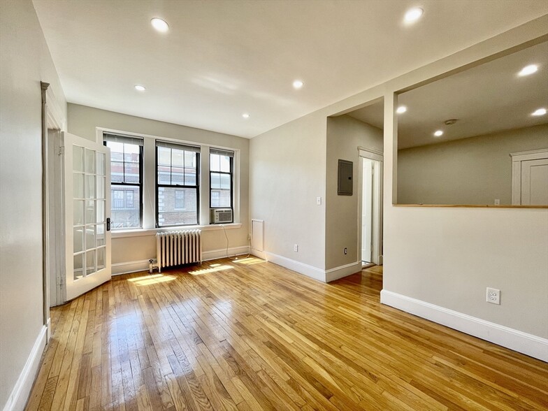 Building Photo - 62 Queensberry St
