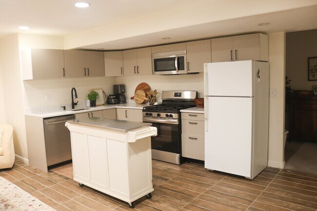 Building Photo - 356 Clintwood Dr