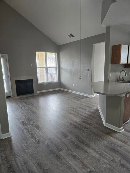 Primary Photo - 18939 E Warren Cir