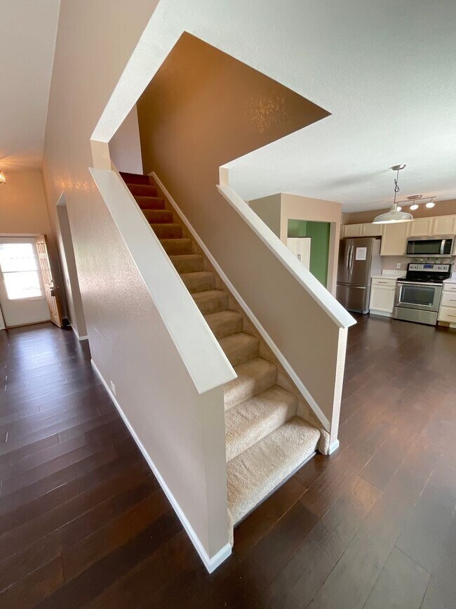 Building Photo - 4 Bedroom Home Available Near N Powers Bl ...