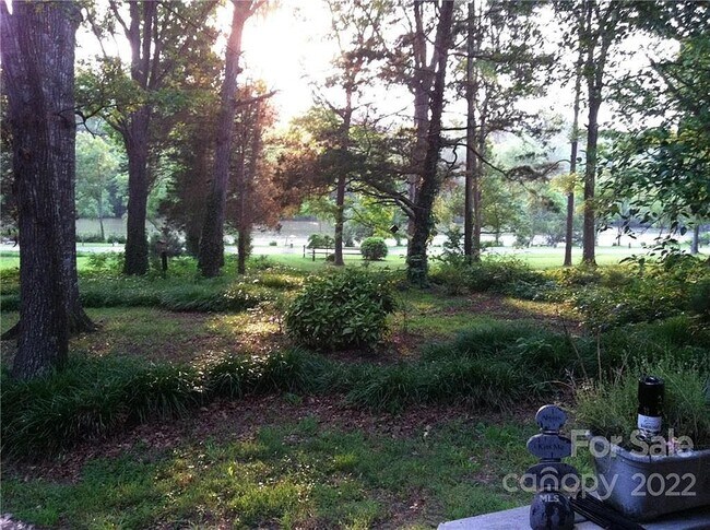 Building Photo - 1024 Timber Lake Dr