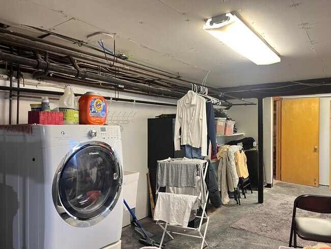 Building Photo - 110 Vassal Ln