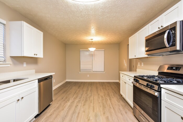 Building Photo - 5866 Homestead Cir
