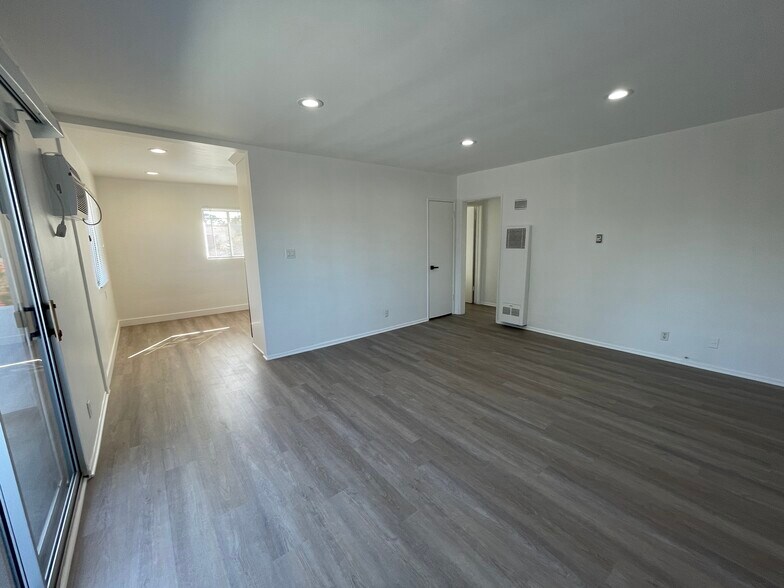 Building Photo - 3633 Kelton Ave