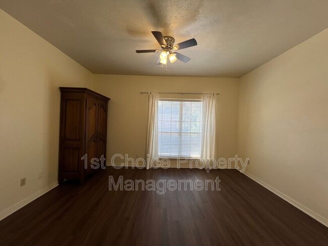 Building Photo - 4405 Bellaire Dr S