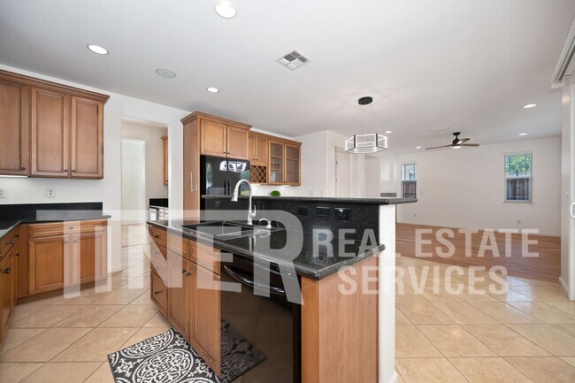 Building Photo - 2469 Kinsella Way