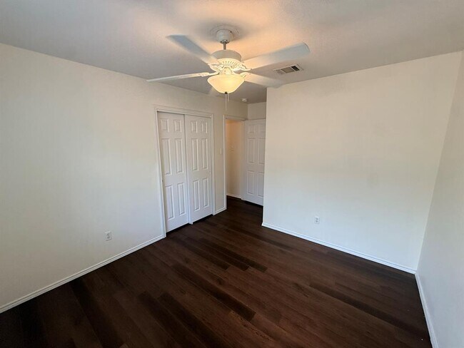 Building Photo - 116 Spur Cove