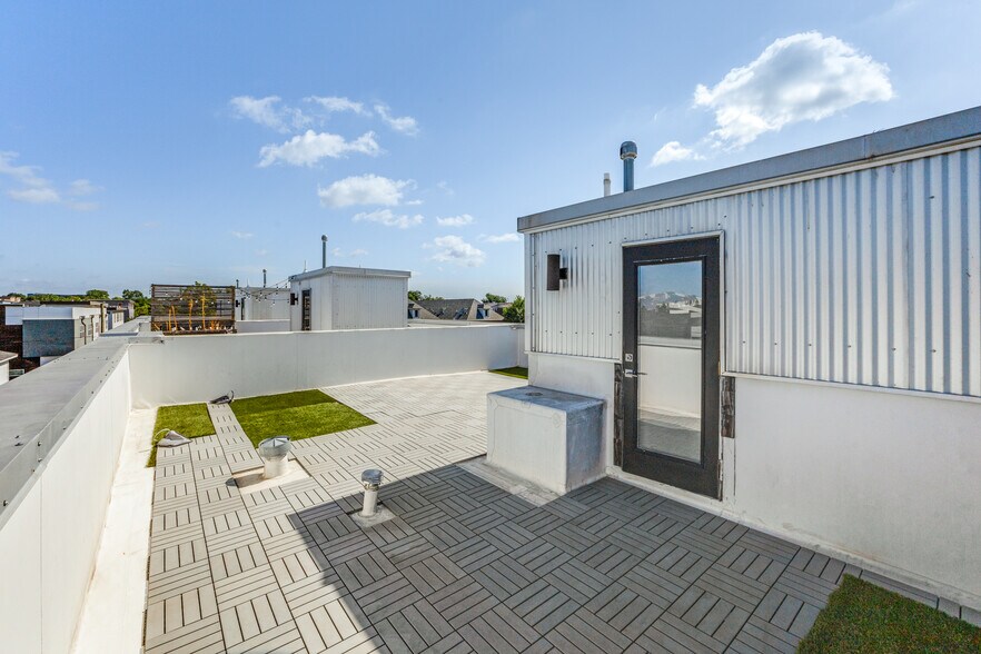 Building Photo - 5714 Bryan Pky