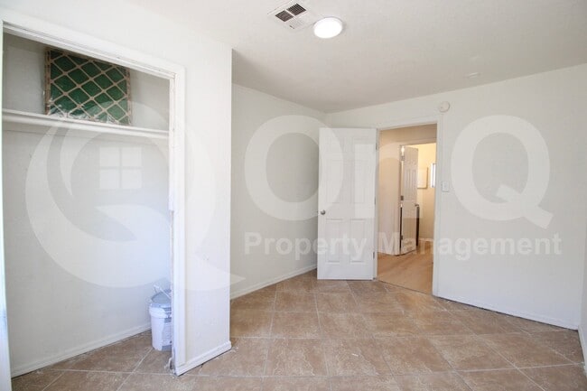 Building Photo - 642 S Jefferson St