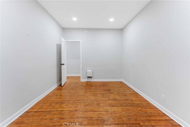 Building Photo - 1236 Cloverdale Ave
