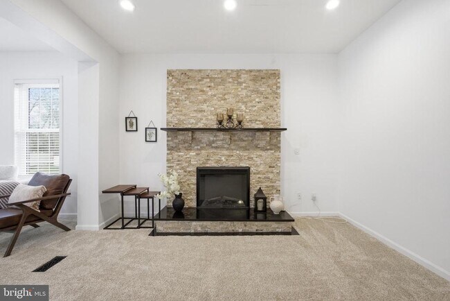 Building Photo - 8664 Pohick Forest Ct