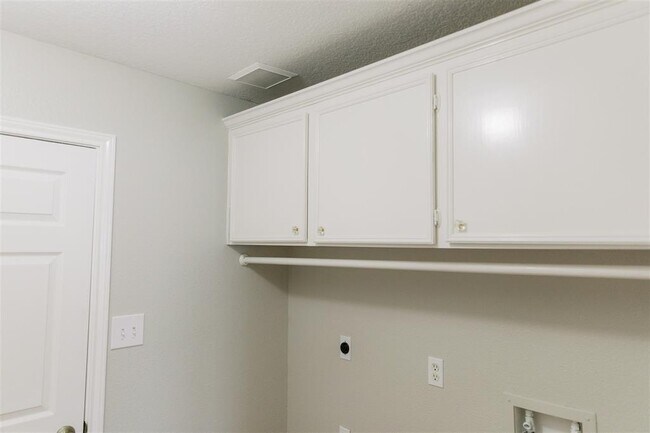 Building Photo - 6510 Larissa Cir