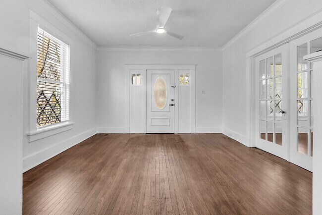 Building Photo - 1851 Manila Ave