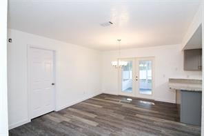 Building Photo - Recently updated, custom 3/2/2 on fenced c...