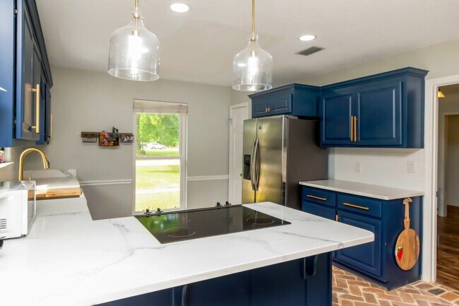 Building Photo - Great house with a pool in Satsuma!