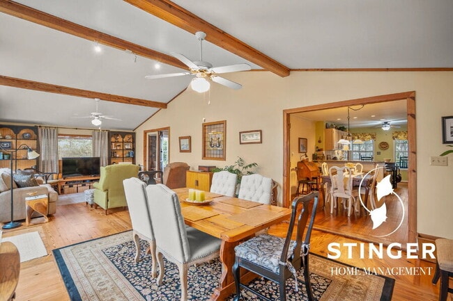 Building Photo - 1808 Lenora Dr