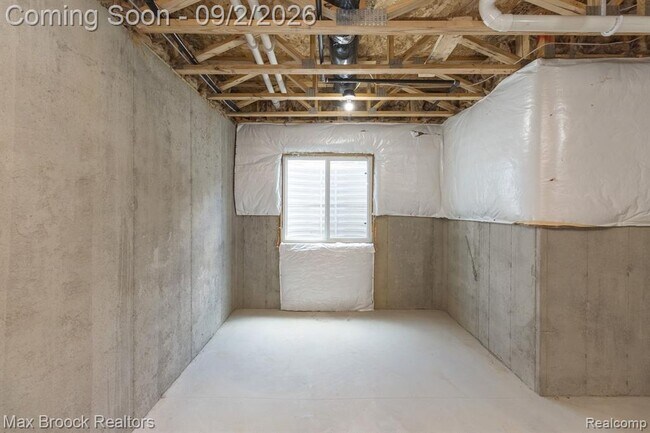 Building Photo - 4819 Glenora Dr