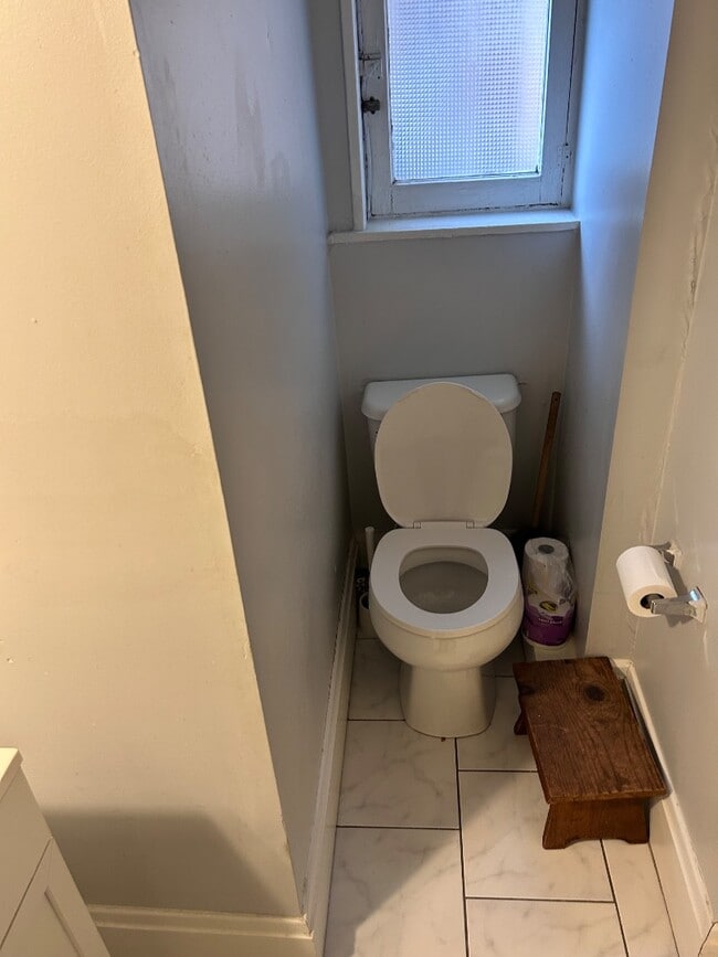 Building Photo - 24 W Court - Unit 3