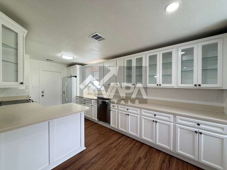 Building Photo - 13811 Flairwood St