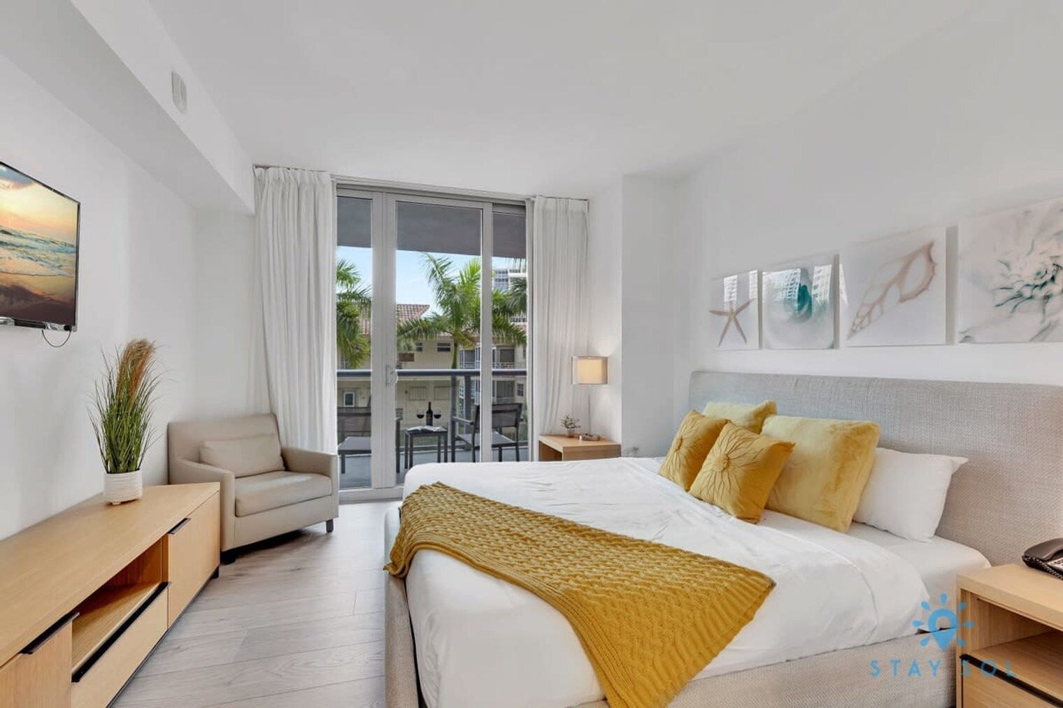 Building Photo - 2602 E Hallandale Beach Blvd
