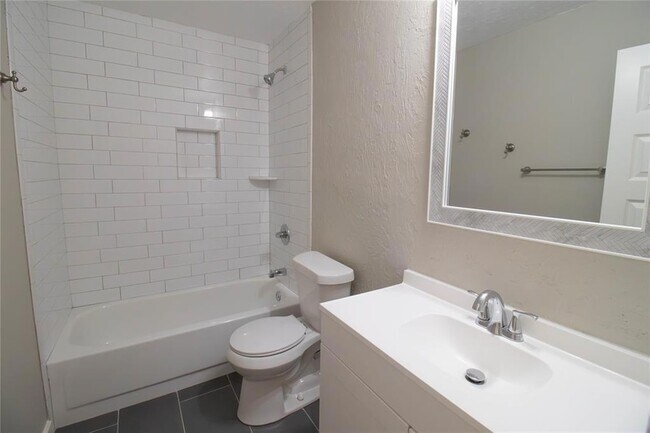 Building Photo - 525 NW 171st St