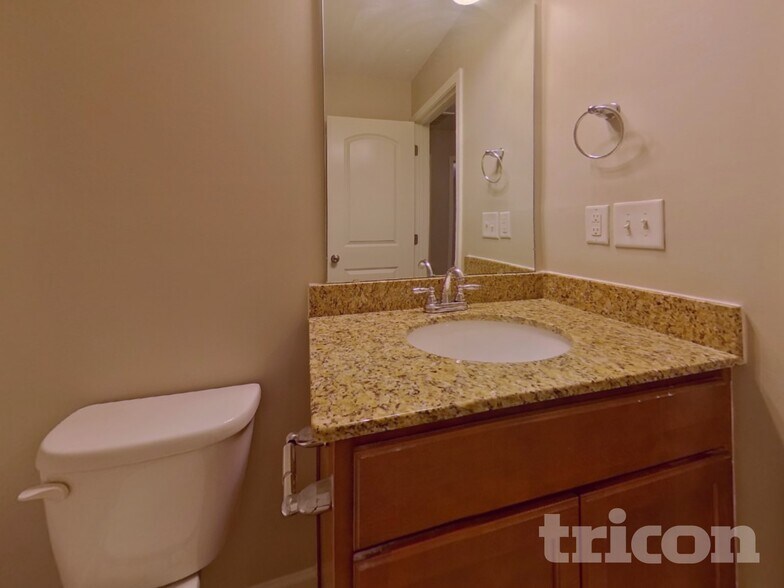 Building Photo - 2037 St Augustine Pl