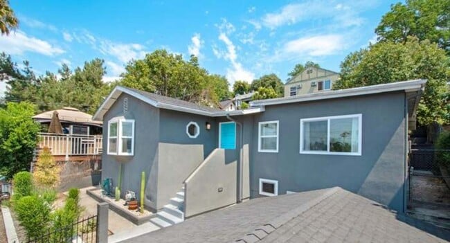 Building Photo - 812 Merwin St