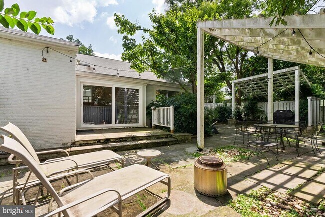 Building Photo - 4929 Jamestown Rd
